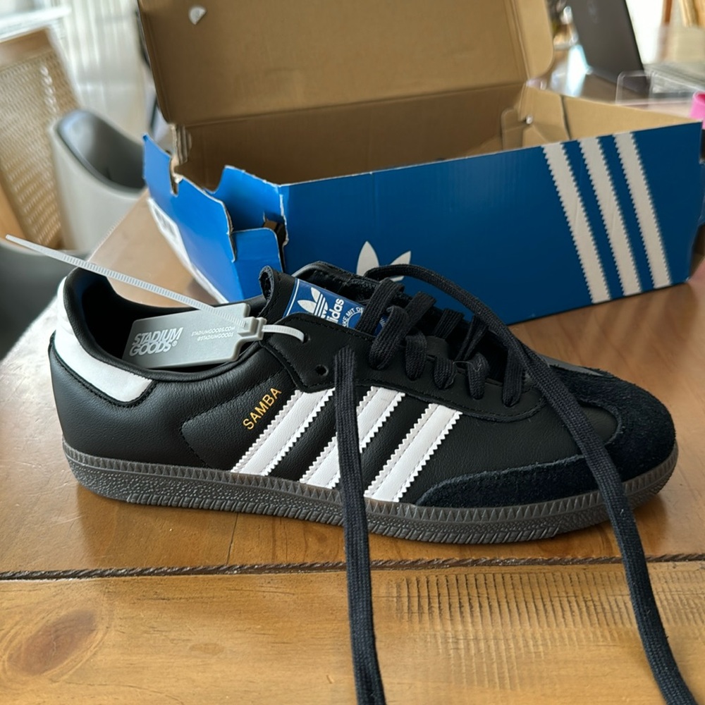 Samba OG black on black